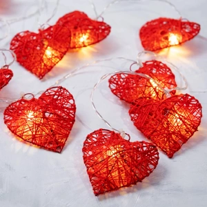 50 Red 3D Hollowed Rattan Heart-Shaped 5M LONG String Fairy Lights, Battery (AA) Indoor & Outdoor Decorations Wedding Valentines Romantic Room Table L