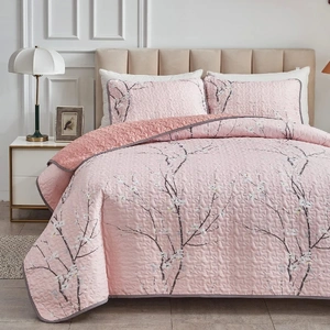 Versatile Quilted Coverlet and Pillowcases Set: Adapts to Every Season - Queen